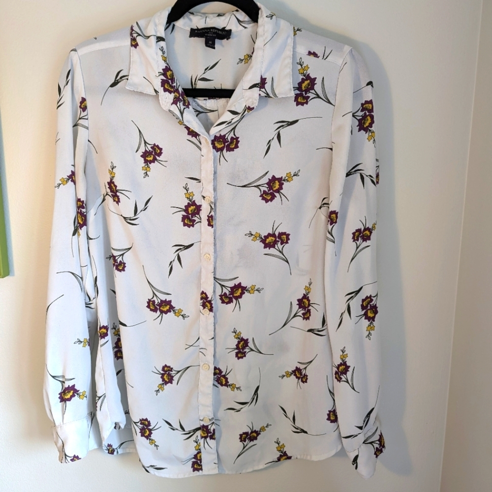 Banana Republic White & Purple Floral Blouse Button down Size M Medium